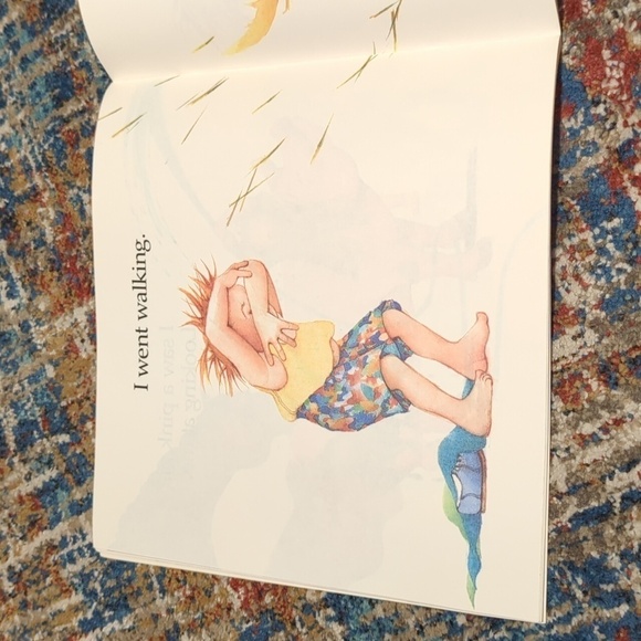 Sue Williams Autographed I Went Walking Paperback Book 1989 - Picture 3 of 5